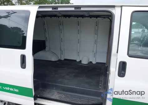 2014 Chevrolet Express 2500 Work Van z USA, uszkodzony, nr VIN 1GCWGFCA1E1160368